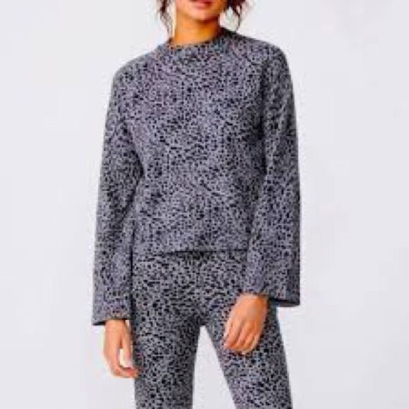 NWT Monrow grey leopard cashmere blend bell sleeve sweater size large - Picture 1 of 9
